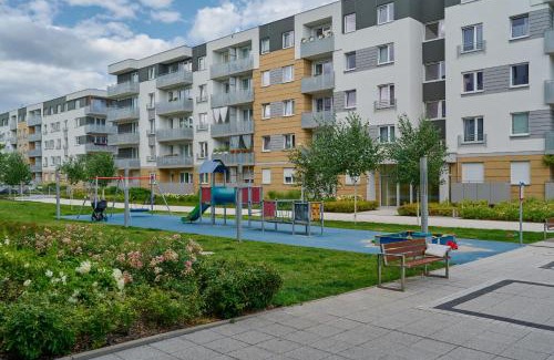Krzyki Apartamento | Spacious Apartment suitable for Remote Work with Balcony & Parking by Noclegi Renters