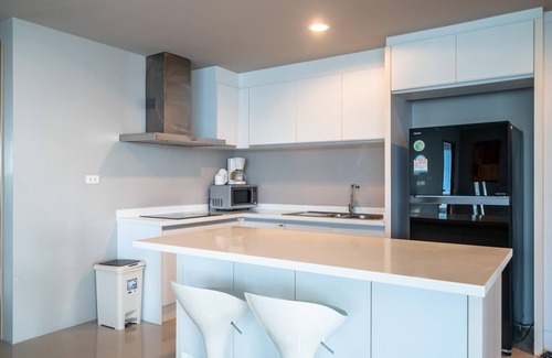Karon Apartamento | Spacious apartment with jacuzzi and ocean view