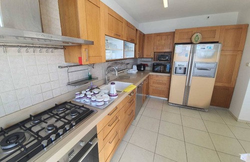 Bat Yam Apartamento | Spacious apartment, view the sea from every window