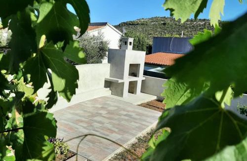 Podglavica Apartamento | Spacious apartment w balcony big garden & grill