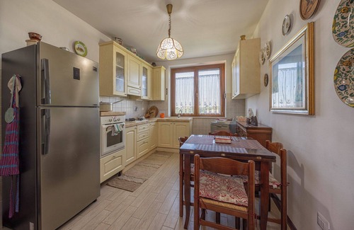Castiglione del Lago Apartamento | Spacious apartment with all amenities within walking distance of Castiglione del Lago.