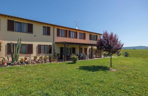 Castiglione del Lago Apartamento | Spacious apartment with all amenities within walking distance of Castiglione del Lago.