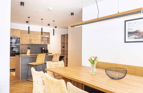 Rauris Apartamento | Amplio apartamento con balcón.