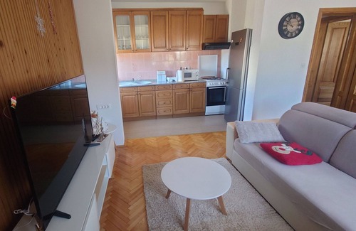 Cabar Apartamento | Spacious apartment with balconies and large garden