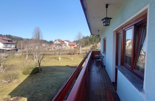 Cabar Apartamento | Spacious apartment with balconies and large garden