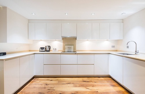 St. Pancras Apartamento | Spacious apartment with private patio