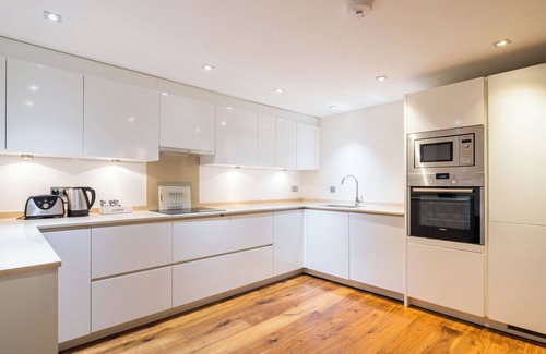 St. Pancras Apartamento | Spacious apartment with private patio