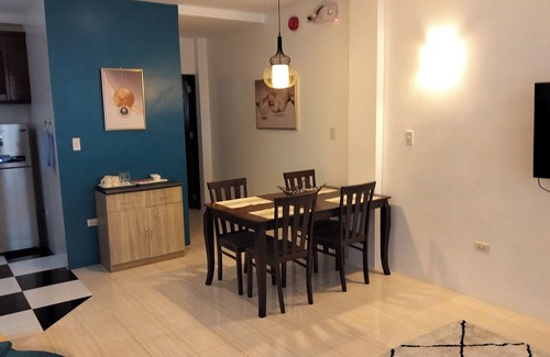 Tawala Apartamento | Spacious apartment with separate toilet, sofa bed in living room.
