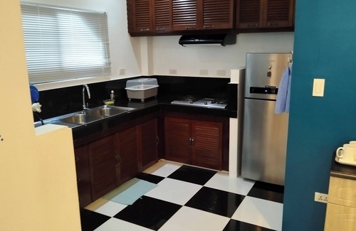 Tawala Apartamento | Spacious apartment with separate toilet, sofa bed in living room.