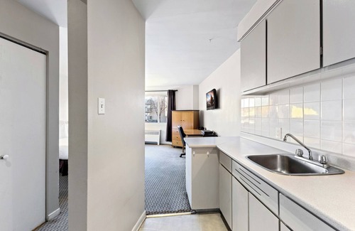 Dorval Apartamento | Spacious apartments located close to any stores and restaurants.