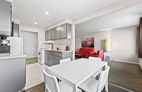 Dorval Apartamento | Spacious apartments located close to any stores and restaurants.