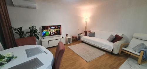 Solomjanskyj Apartamento | Spacious appartment in green area, 5 km to Khreschatyk
