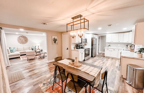 Appleton Casa | Spacious Appleton Hideaway - Lambeau, EAA, downtown!