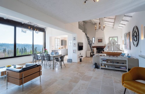 La Colle-sur-Loup Casa | Amplia villa provenzal independiente con impresionantes vistas de St Paul de Vence