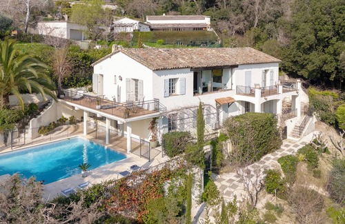 La Colle-sur-Loup Casa | Amplia villa provenzal independiente con impresionantes vistas de St Paul de Vence