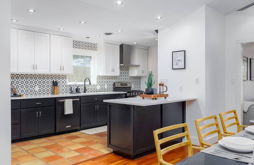 Barton Hills Casa | Spacious Austin 4BR home with Pool, hot tub, outdoor dinning, minutes to Zilker