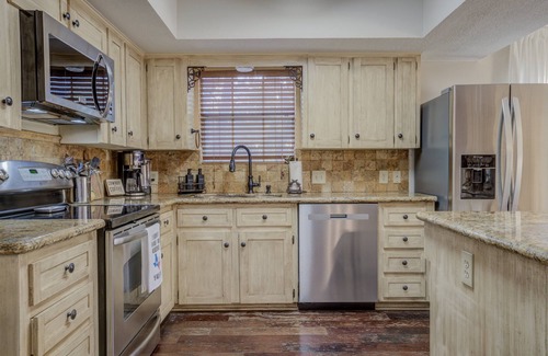 Austin Casa | Spacious Austin 4BR Retreat | Game Room & Hot Tub