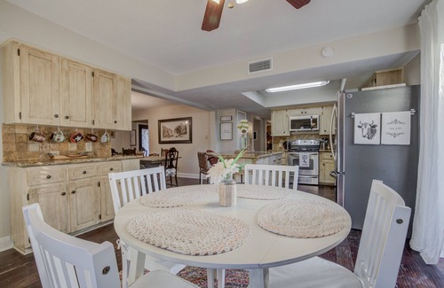 Austin Casa | Spacious Austin 4BR Retreat | Game Room & Hot Tub