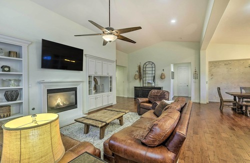 Greenacres Casa | Spacious Bakersfield Home w/ Outdoor Pool!