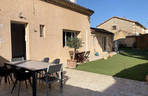 Balaruc-les-Bains Apartamento | Balaruc-les-Bains: Apartamento espacioso con jardín, aire, aparcamiento y wifi