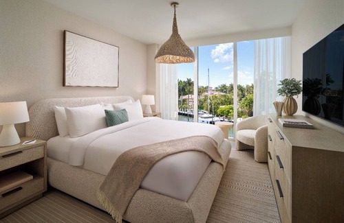 17th Street Causeway Hotel | Spacious Balcony Retreat Close to Fort Lauderdale Beach – Recharge in Modern Ele