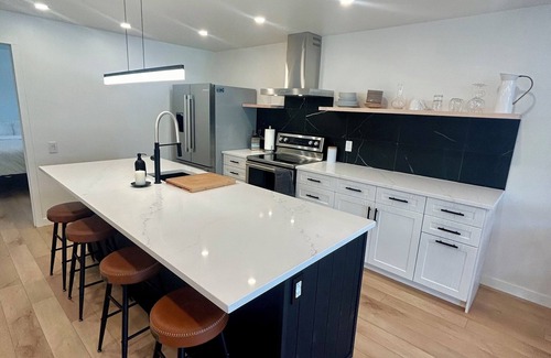 Turner Valley Casa | Spacious Basement Suite w/ Hot Tub. Explore Diamond Valley!