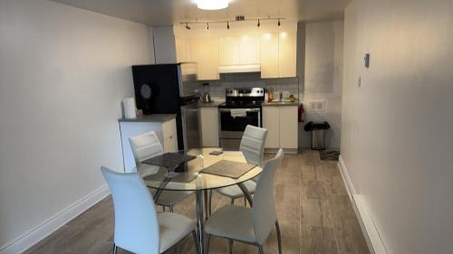 LaSalle Apartamento | Spacious basement apartment