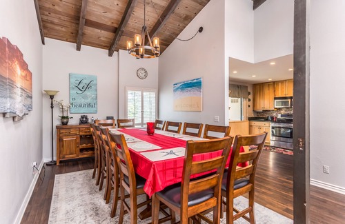 Solana Beach Casa | ¡NUEVO LISTADO! Casa de playa espaciosa recientemente renovada