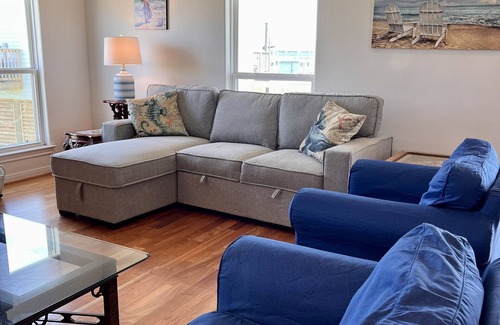 Pointe San Luis Casa | Spacious beach house, close to the beach. Free pool. Dogs welcome!