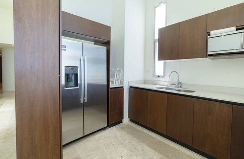 Miramar Apartamento | Spacious beachfront apartment with ocean views, private balcony & heated pool