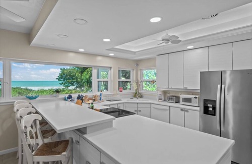 Sanibel Casa | Spacious Beachfront 4 Bedroom Sanibel Home on West Gulf Drive - Whaleview