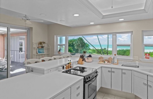 Sanibel Casa | Spacious Beachfront 4 Bedroom Sanibel Home on West Gulf Drive - Whaleview