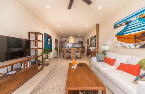 Akumal Condominio | Nuevo condominio frente al mar en el segundo piso con piscina, vista al Caribe, aire acondicionado y wifi.