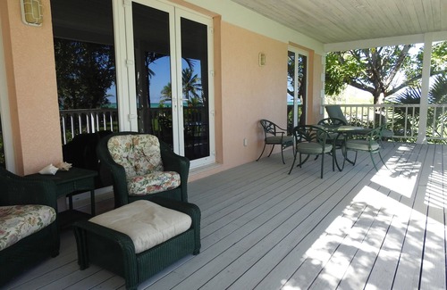Freeport Casa | Spacious beachfront house, short drive to dining and shopping.