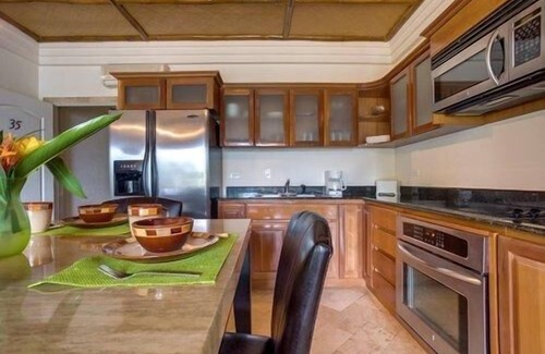 Placencia Complejo | Spacious Beachfront Master Suite w/ Kitchen, WiFi, & Balcony