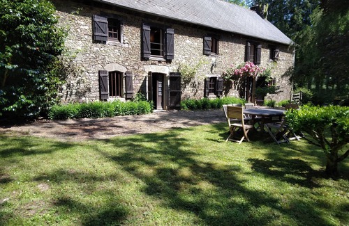 Mohon Casa | Spacious, beautifully restored Farmhouse in quiet rural Hamlet near Josselin, Brittany