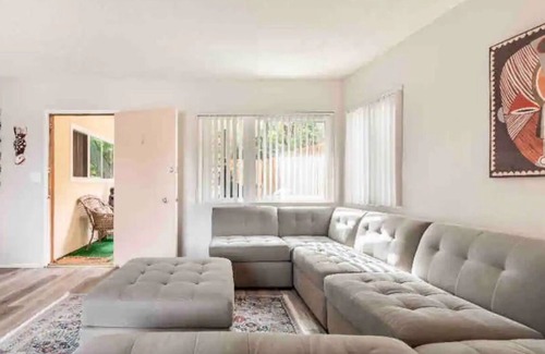Seaside Apartamento | Spacious bedroom with private bathroom