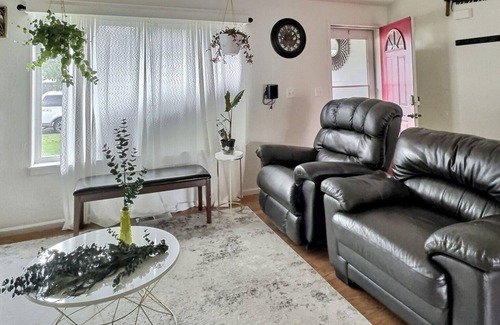 Springfield Casa | Spacious bedroom with private bathroom