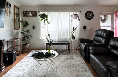 Springfield Casa | Spacious bedroom with private bathroom