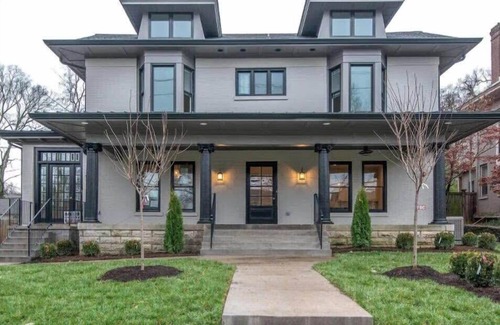 Hillsboro Village Apartamento | Spacious Belmont Apt with Private Rooftop Deck!