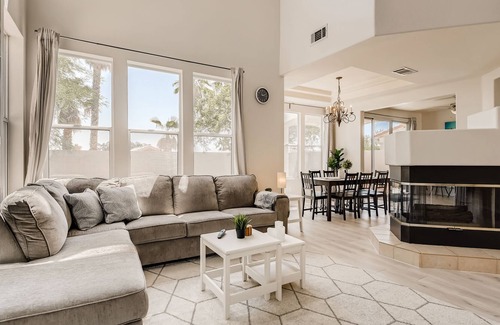 Canyon Gate Casa | Spacious & bright 3Br 3 Ba home w/ work area near Red Rock Canyon