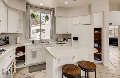 Canyon Gate Casa | Spacious & bright 3Br 3 Ba home w/ work area near Red Rock Canyon