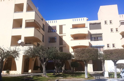 Almerimar Apartamento | Apartamento bien ubicado, amplio y bien ventilado. Todo en la puerta