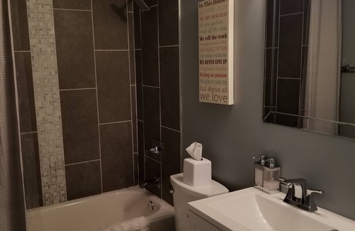 Grand Boulevard Apartamento | Espacioso nivel de Brownstone Garden en Bronzeville, cerca de Downtown & Univ of Chicago