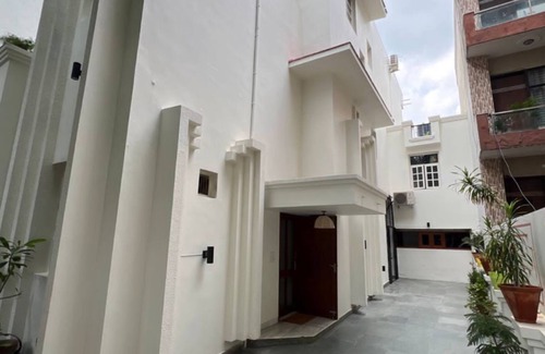 Sushant Lok Casa | Spacious bungalow with 8 bedrooms and WiFi, AC in charming Gurugram