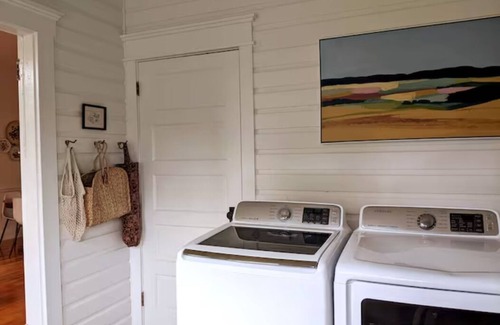 Singers Glen Casa | Spacious bungalow with rural views & vintage charm