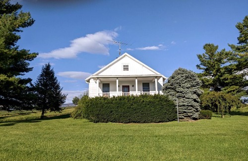 Singers Glen Casa | Spacious bungalow with rural views & vintage charm