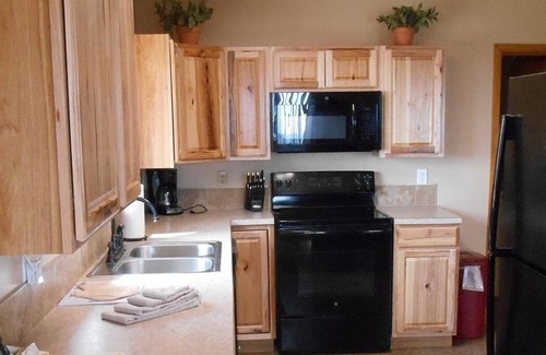 Lead Cabina | Spacious Cabin near Deadwood for Rally with Paved Roads - at Barefoot Resort!