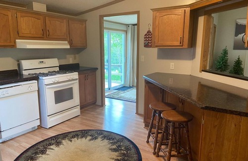 Luck Cabina | Spacious cabin right on the lake, perfect for your next family vacation!