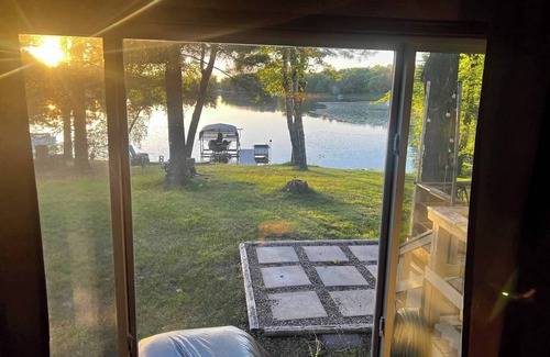 Luck Cabina | Spacious cabin right on the lake, perfect for your next family vacation!